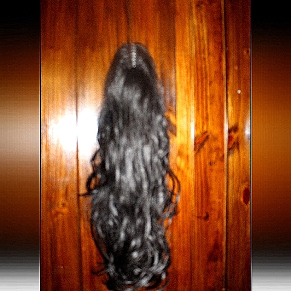 Clip On Ponytail - Picture 2 of 3